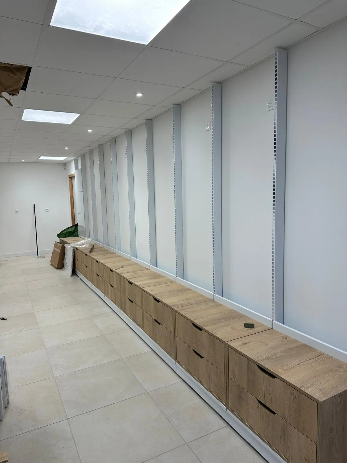 Caissons pour rangement arrière boutique